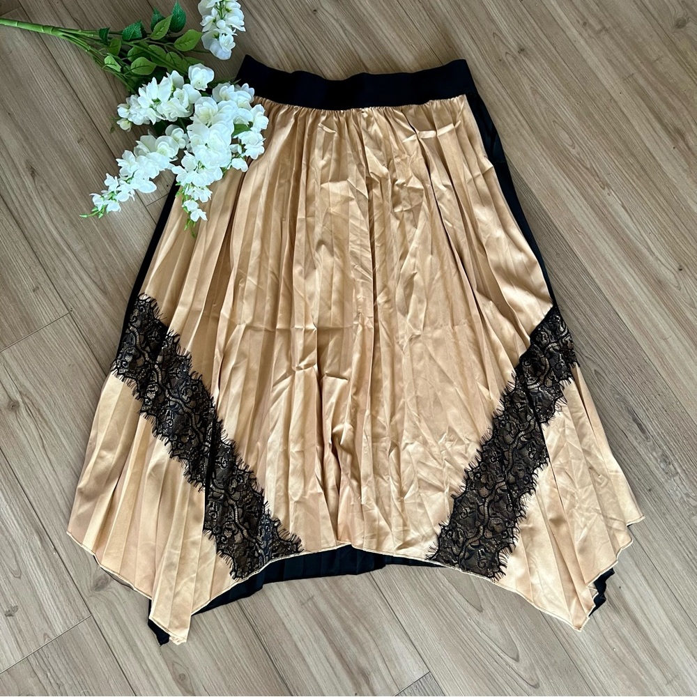 Black & Tan Pleated Skirt